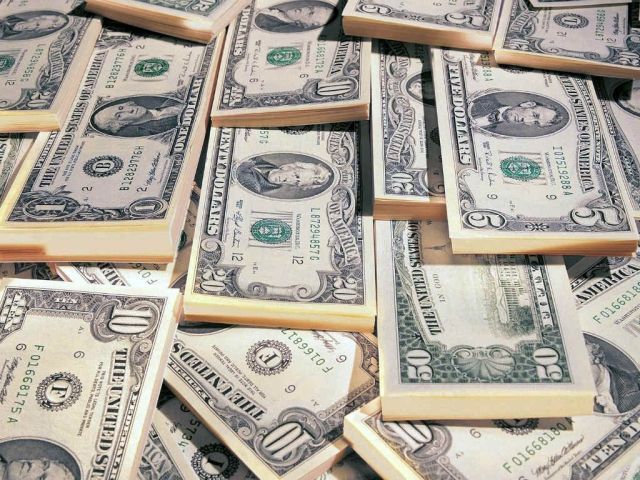 Долар на міжбанківському валютному ринку впав до 12,95 Долар на міжбанківському валютному ринку впав до 12,95