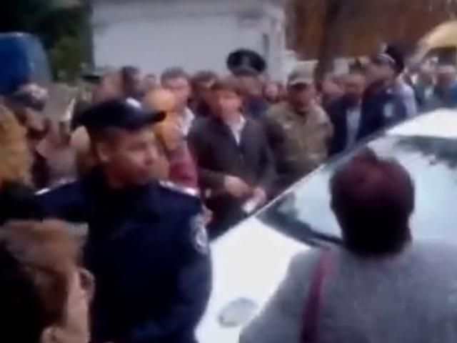 Олеся Довгого прогнали зі Знам’янки (Відео) Олеся Довгого прогнали зі Знам’янки (Відео)