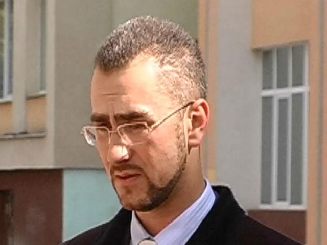 Хлопець, який 10 років тому кинув яйцем в Януковича, розповів про мотиви свого вчинку Хлопець, який 10 років тому кинув яйцем в Януковича, розповів про мотиви свого вчинку