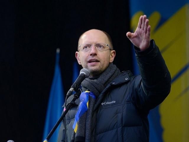 Яценюк просить світ наразі не скасовувати санкції проти РФ Яценюк просить світ наразі не скасовувати санкції проти РФ