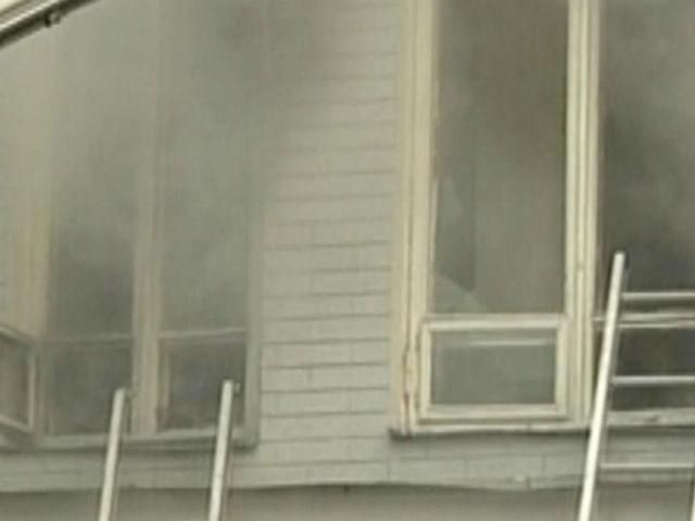 В Умані пожежники евакуювали з палаючої квартири 15 хасидів-паломників В Умані пожежники евакуювали з палаючої квартири 15 хасидів-паломників