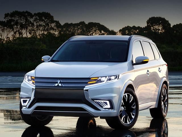 Mitsubishi везе до Парижа рестайлінговий Outlander