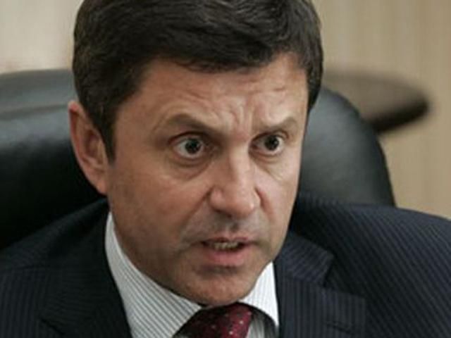 ФОТО ДНЯ: Пилипишина облили фарбою й кинули в смітник ФОТО ДНЯ: Пилипишина облили фарбою й кинули в смітник