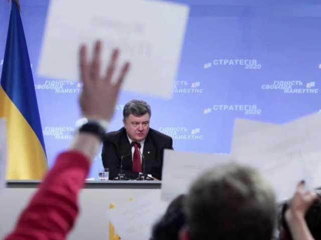 Найактуальніші фото 25 вересня: Порошенко провів прес-конференцію, пікет під АП