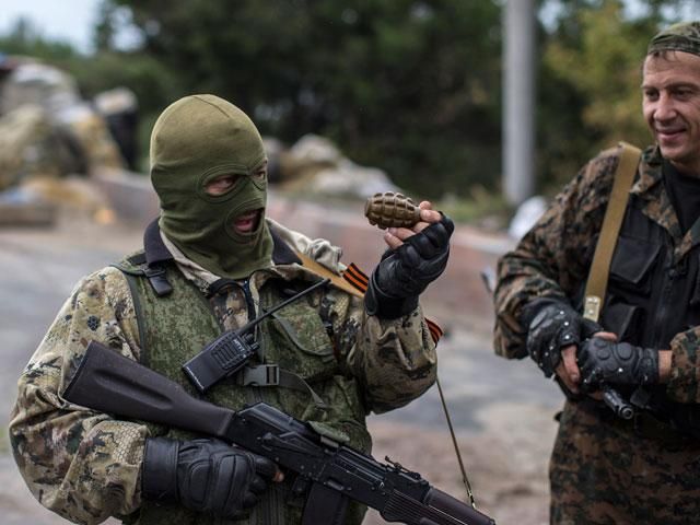Терористи штурмували кілька блокпостів і поранили трьох військових, — РНБО
