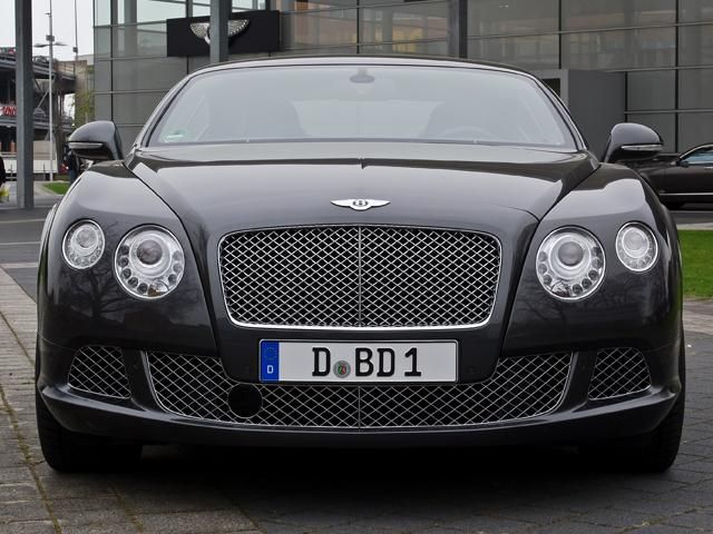У Києві ДАІ затримало водія Bentley за 100 грн хабаря У Києві ДАІ затримало водія Bentley за 100 грн хабаря