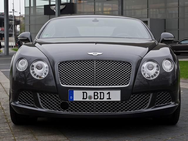 В Киеве ГАИ задержала водителя Bentley за 100 грн взятки