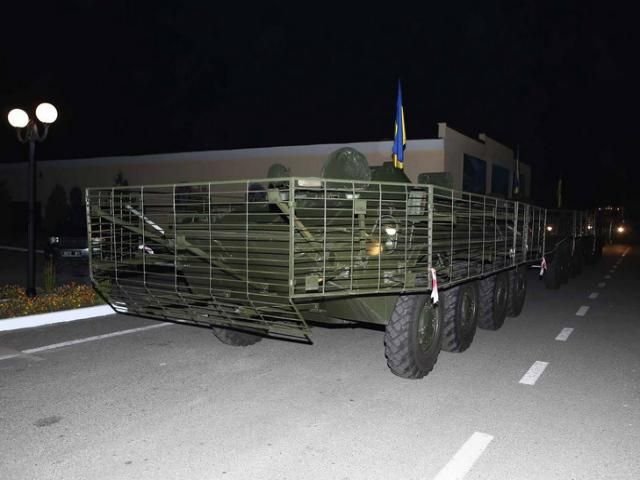 Для охраны границы отправились 6 БТРов, 8 грузовиков и 3 микроавтобуса (Видео) Для охраны границы отправились 6 БТРов, 8 грузовиков и 3 микроавтобуса (Видео)