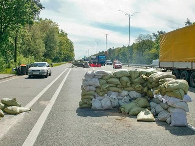 На въезде в Киев остановили автомобиль с боеприпасами