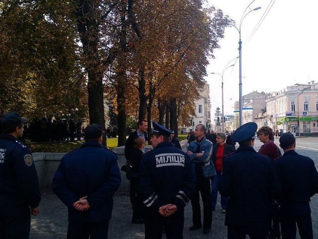 Міліція обіцяє відпусти затриманих учасників антиукраїнського мітингу "після бесіди" Міліція обіцяє відпусти затриманих учасників антиукраїнського мітингу "після бесіди"