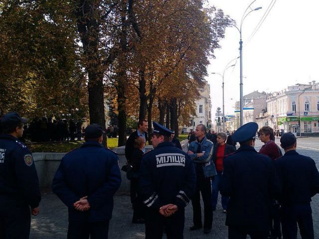 Міліція обіцяє відпусти затриманих учасників антиукраїнського мітингу "після бесіди" 