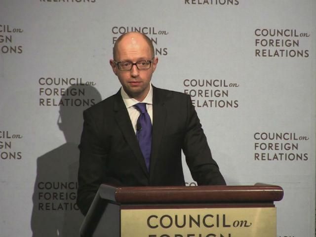 Яценюк уверен, что мир поможет Украине преодолеть Россию Яценюк уверен, что мир поможет Украине преодолеть Россию