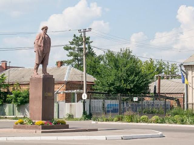 На Харківщині подвійне свято: знесли ще одного Леніна