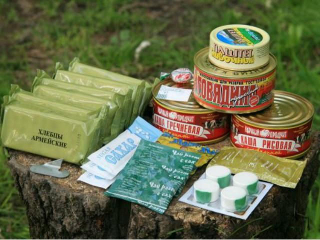 Бойовики платять вчителям російськими сухими пайками Бойовики платять вчителям російськими сухими пайками