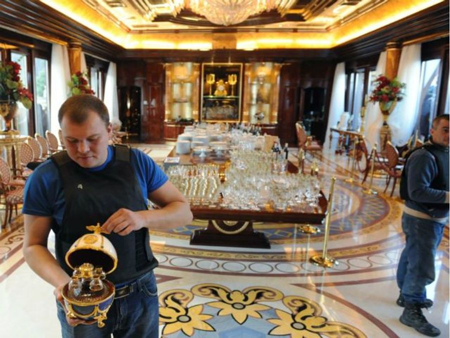 У Білорусі намагалися продати картини з "Межигір'я" 