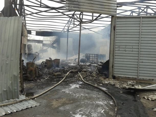 В Макеевке взрыв на нефтебазе: погиб человек В Макеевке взрыв на нефтебазе: погиб человек