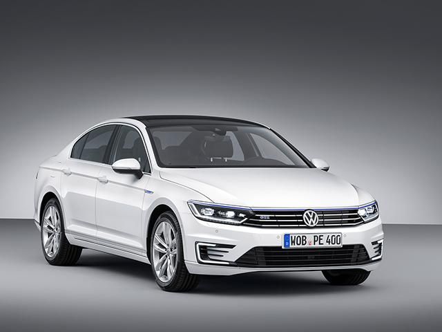 Компанія Volkswagen анонсувала гібридну модифікацію нового Passat