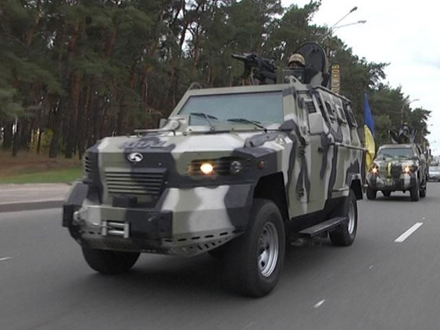 Нацгвардия на бронированных авто патрулирует Харьков (Фото)
