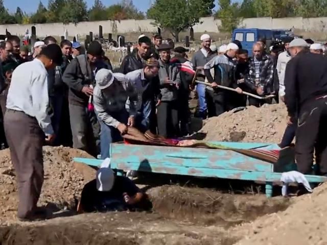 У Сімферополі поховали загиблих при обвалі об'їзної дороги (Відео)
