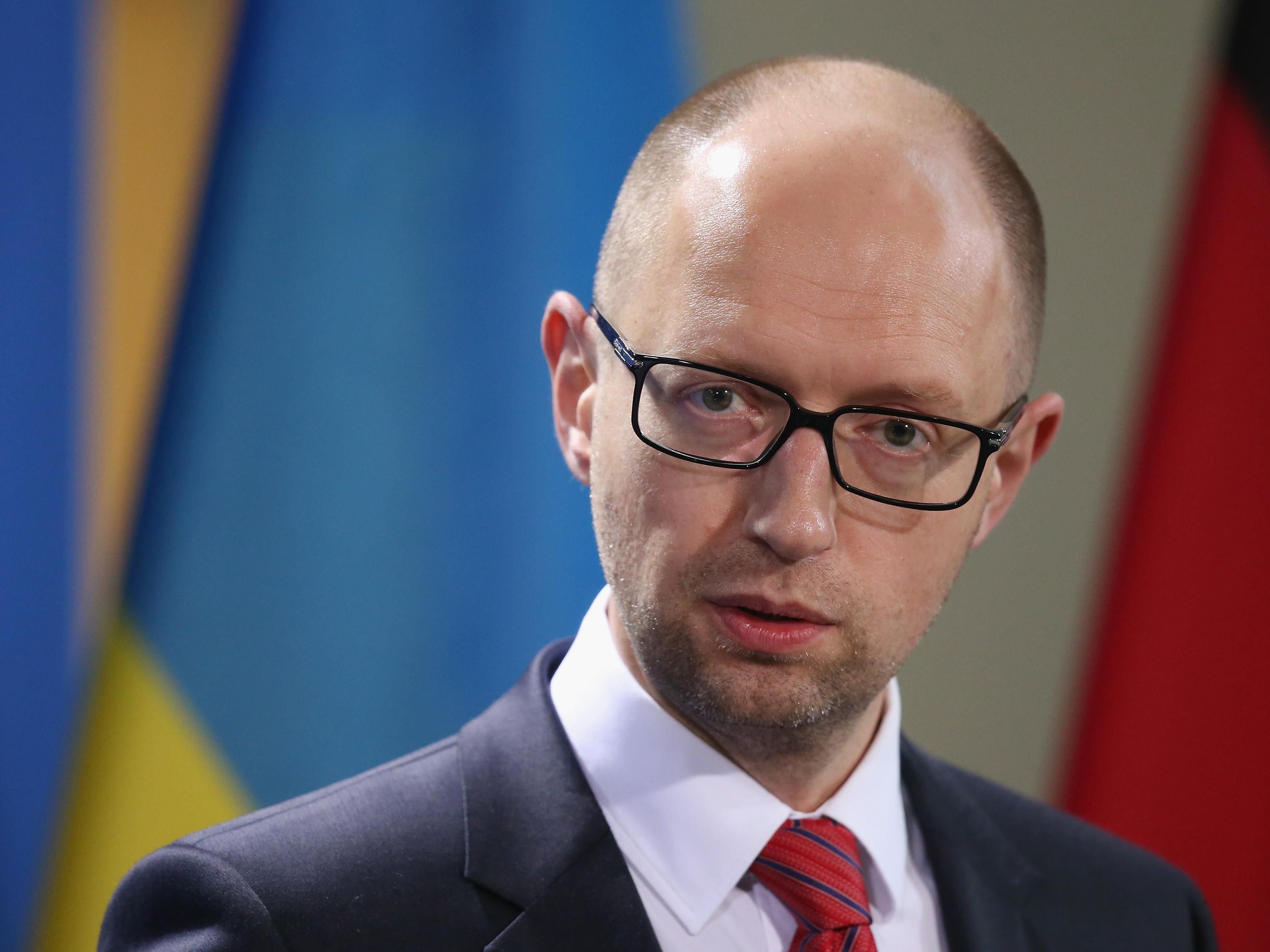 Яценюк пообіцяв, що до 10 жовтня усі нацгвардійці отримають теплий одяг Яценюк пообіцяв, що до 10 жовтня усі нацгвардійці отримають теплий одяг