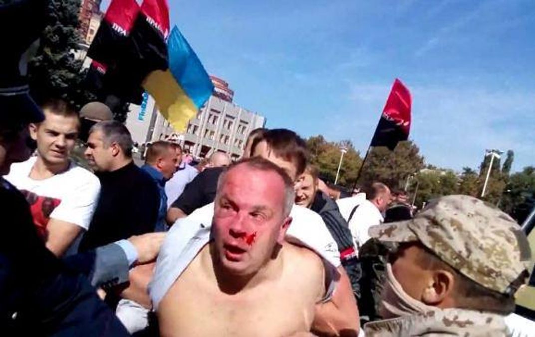 "Правый сектор" и евромайдановцы избили Шуфрича (Видео 16+) "Правый сектор" и евромайдановцы избили Шуфрича (Видео 16+)