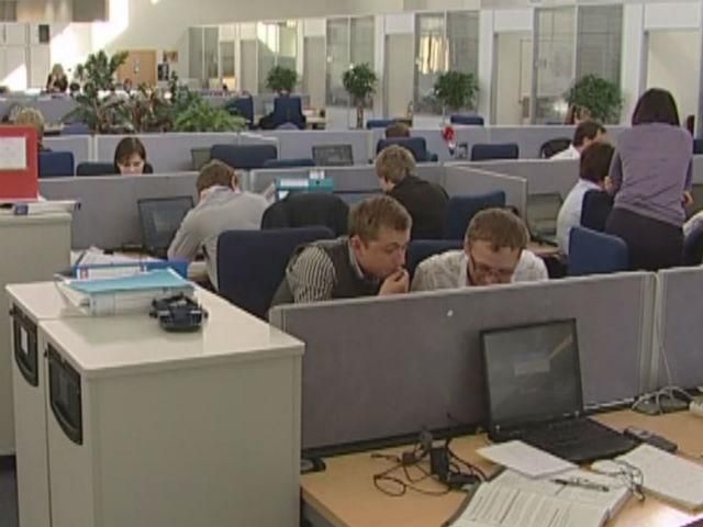 Киевские бизнесмены экономят на содержании офисов, закрывая их Киевские бизнесмены экономят на содержании офисов, закрывая их