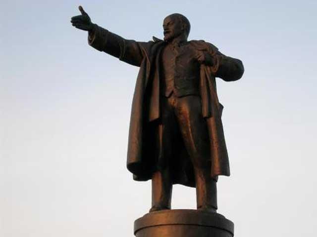 Ленинопад продолжается: в Харьковской области повредили еще один памятник Ленину Ленинопад продолжается: в Харьковской области повредили еще один памятник Ленину