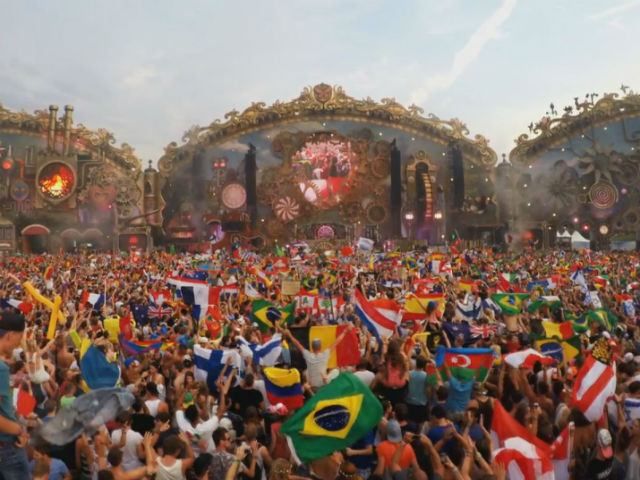 GoPro представила нову екшн-камеру – Hero4 GoPro представила нову екшн-камеру – Hero4