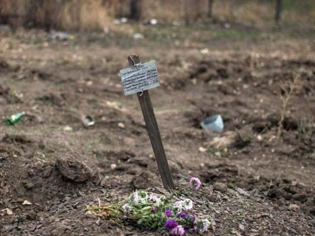 У місцях поховань під Донецьком знайдені 400 тіл, — латвійський правозахисник