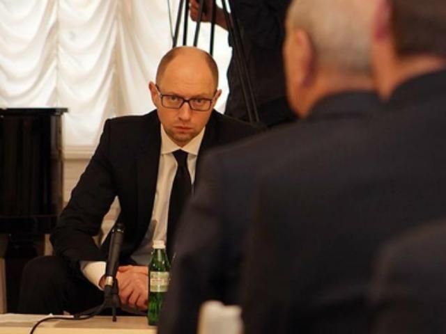 Яценюк призвал украинцев обращаться за льготами и компенсациями