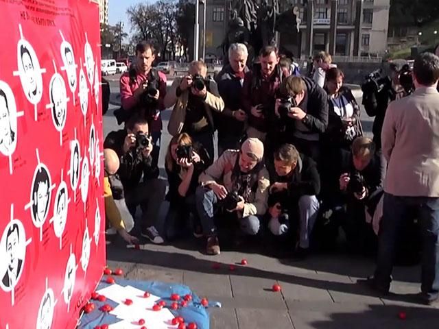 На Майдані відбулась акція TomatoBucketChallenge