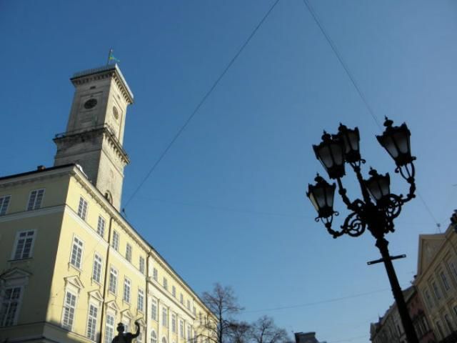 Во Львове "заминировали" здание горсовета Во Львове "заминировали" здание горсовета