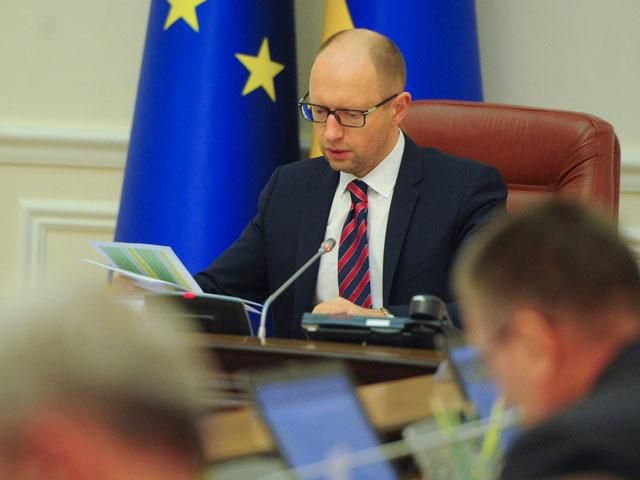 Яценюк прикрив “бізнес” держпідприємств, які спекулювали на газі для населення Яценюк прикрив “бізнес” держпідприємств, які спекулювали на газі для населення