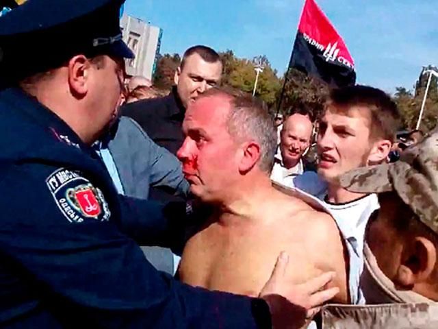 Порошенко просит силовиков "тщательно разобраться" в избиении Шуфрича Порошенко просит силовиков "тщательно разобраться" в избиении Шуфрича