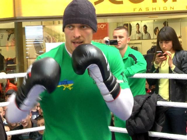 Усик та Котельник провели відкриті тренування - 1 жовтня 2014 - Телеканал новин 24 Усик та Котельник провели відкриті тренування - 1 жовтня 2014 - Телеканал новин 24