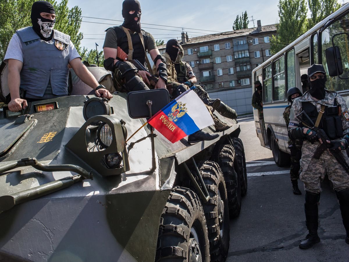 Боевиков из Луганска перебрасывают в учебный центр ГРУ в Ростове-на-Дону, — "ИС" Боевиков из Луганска перебрасывают в учебный центр ГРУ в Ростове-на-Дону, — "ИС"