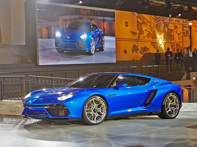 Компанія Lamborghini представила у Парижі свій перший гібридний суперкар 