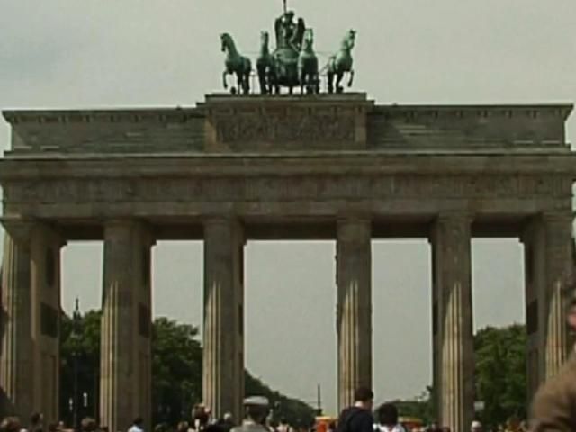 24 роки тому Німеччина знову стала єдиною країною 24 роки тому Німеччина знову стала єдиною країною