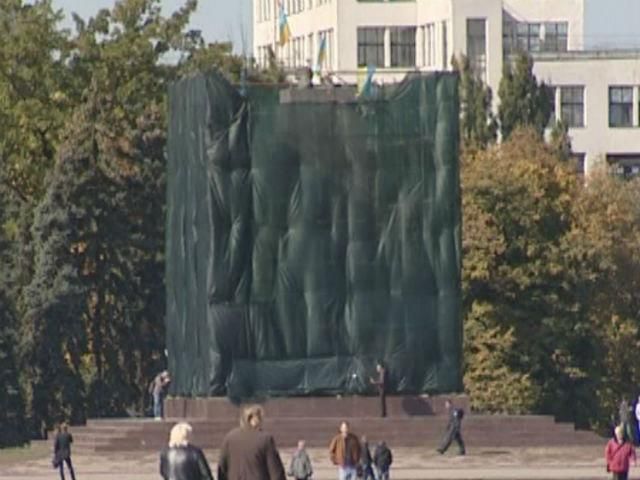 Чи будуть відновлювати пам'ятник Леніну в Харкові?