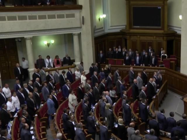 300 депутатов снова хотят получить места в Верховной Раде