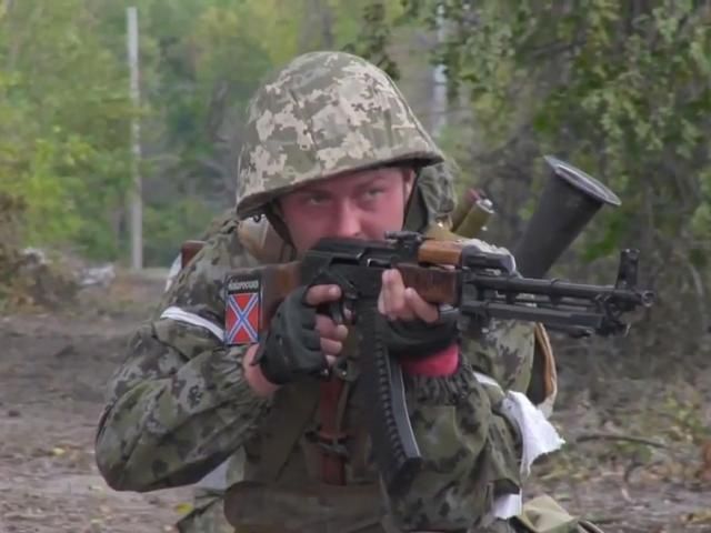 Бойовики хизуються, як штурмують донецький аеропорт (Відео) Бойовики хизуються, як штурмують донецький аеропорт (Відео)