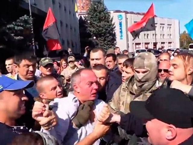 Милиция идентифицировала 14 нападающих на Шуфрича, но никого не задержали Милиция идентифицировала 14 нападающих на Шуфрича, но никого не задержали