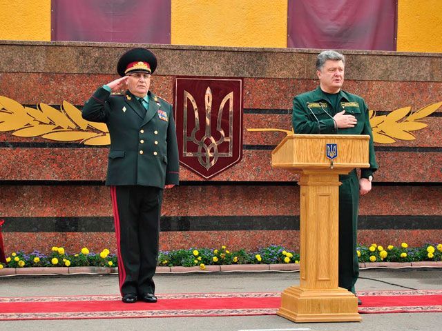 Порошенко знову запевняє, що засвоїв помилки та прийме кадрові рішення Порошенко знову запевняє, що засвоїв помилки та прийме кадрові рішення