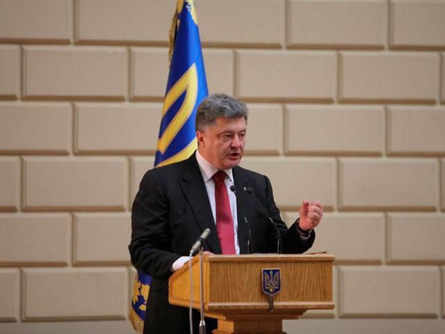 Порошенко прийняв рішення підписати закон про люстрацію