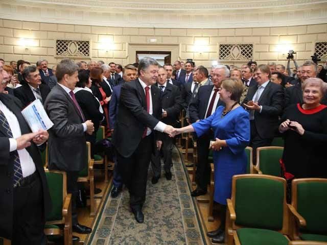 Украина наконец почувствовала себя достойной нацией, — Порошенко Украина наконец почувствовала себя достойной нацией, — Порошенко