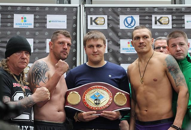 Во Львове состоялось официальное взвешивание Усика и его соперника — Брюера (Фото) Во Львове состоялось официальное взвешивание Усика и его соперника — Брюера (Фото)