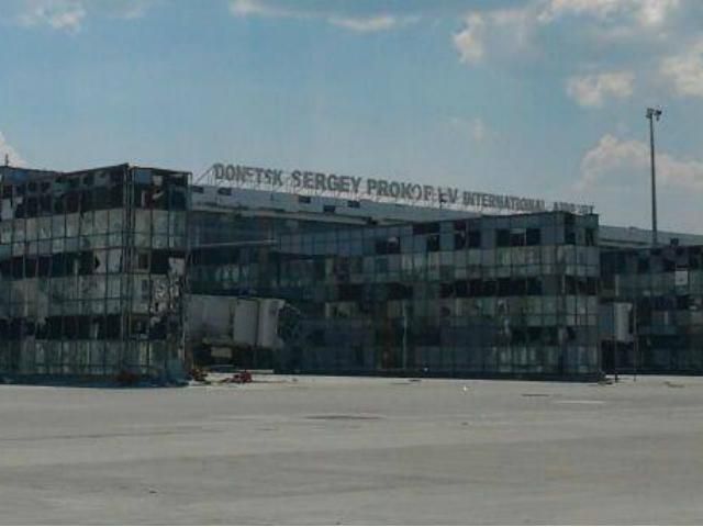 В донецком аэропорту продолжается бой В донецком аэропорту продолжается бой