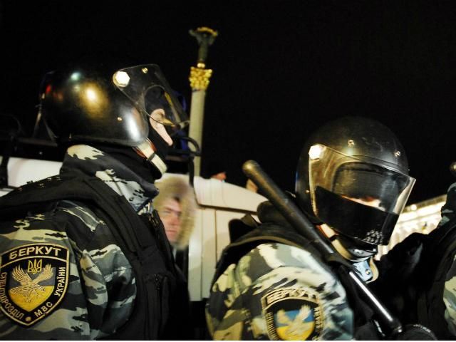 Экс-командира "Беркута" все-таки не удалось доставить в суд Экс-командира "Беркута" все-таки не удалось доставить в суд