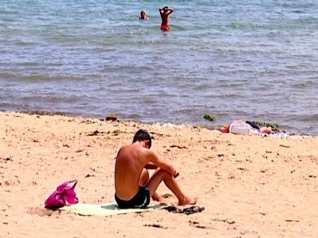 В этом году Крым посетили вдвое меньше туристов В этом году Крым посетили вдвое меньше туристов