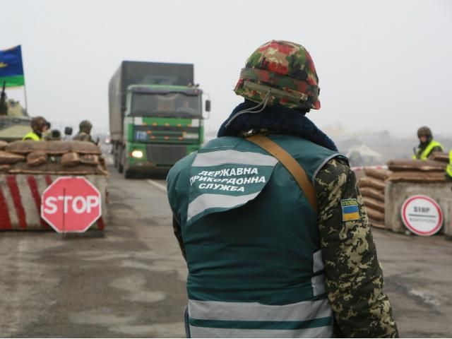 Російські війська переміщують важку техніку в Криму, — ДПСУ Російські війська переміщують важку техніку в Криму, — ДПСУ